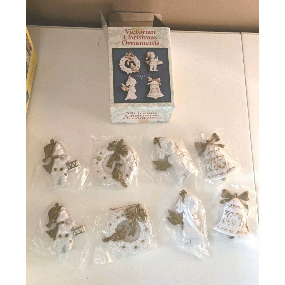 Victorian Christmas Ornaments‎ – Set of 8 – White & Gold – With Original Box